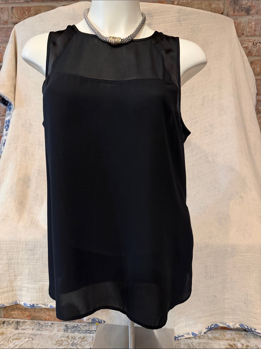 Banana Republic Women’s Black Sheer Yoke Sleeveless Blouse Top Size M